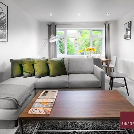 Sunninghill Village - 2 Bed - Parking And Garden Ascot  Buitenkant foto