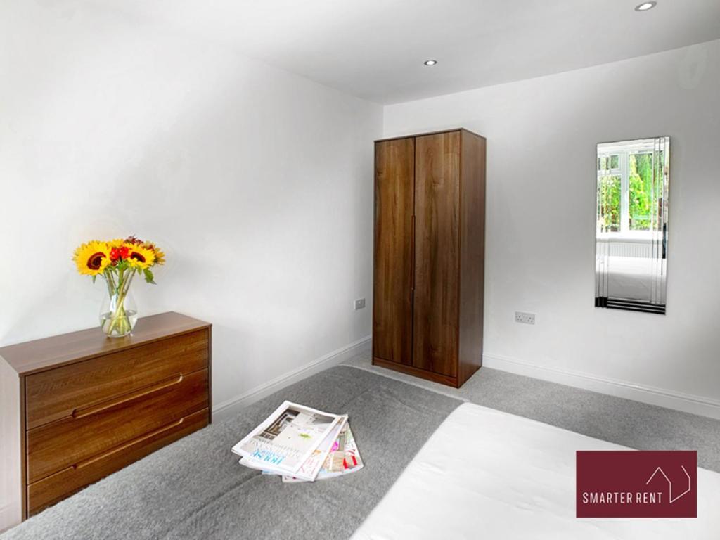 Sunninghill Village - 2 Bed - Parking And Garden Ascot  Buitenkant foto