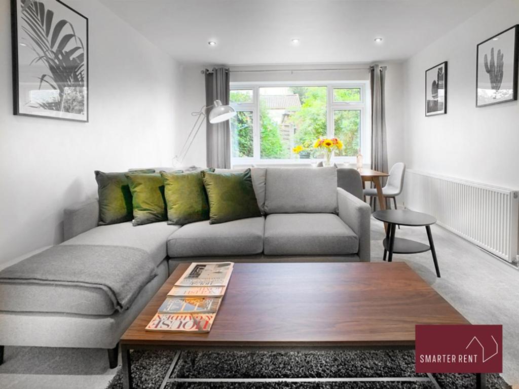 Sunninghill Village - 2 Bed - Parking And Garden Ascot  Buitenkant foto