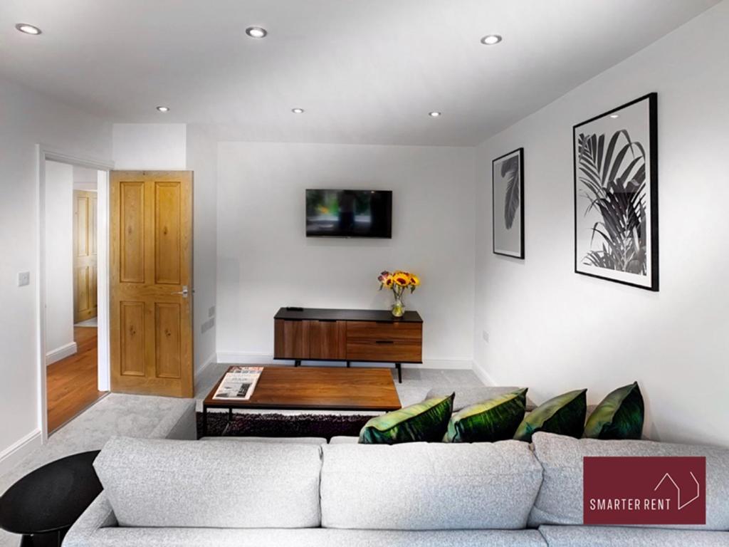 Sunninghill Village - 2 Bed - Parking And Garden Ascot  Buitenkant foto