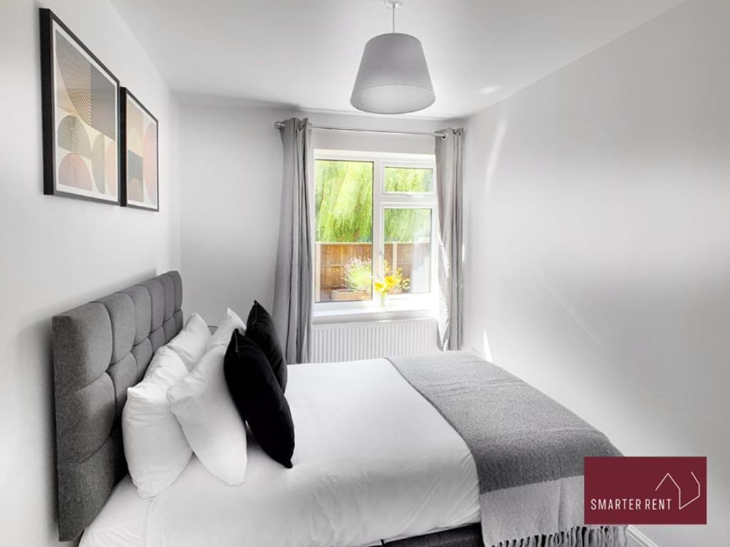 Sunninghill Village - 2 Bed - Parking And Garden Ascot  Buitenkant foto