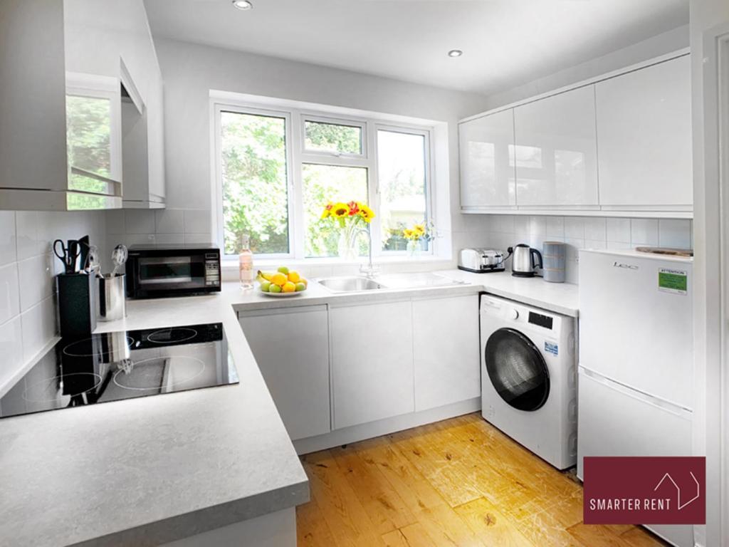 Sunninghill Village - 2 Bed - Parking And Garden Ascot  Buitenkant foto