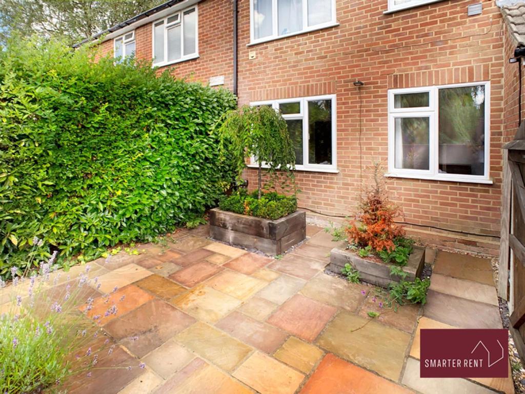 Sunninghill Village - 2 Bed - Parking And Garden Ascot  Buitenkant foto